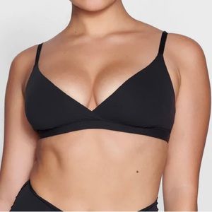 SKIMS FITS EVERYBODY CROSSOVER BRALETTE 2x